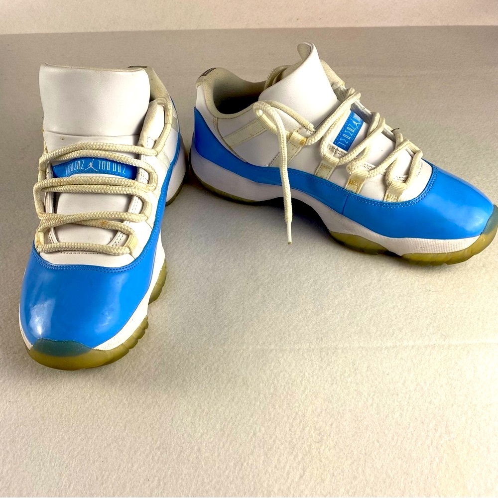 Nike Air Jordan 1 Retro Men Size 9.5 Blue and White Low Top Sneakers - Picture 3 of 15
